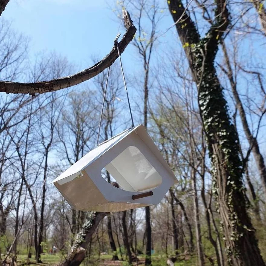 Beekman Fly-Thru Bird Feeder - Image 2