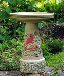 Cardinal Bird Bath With Locking Top